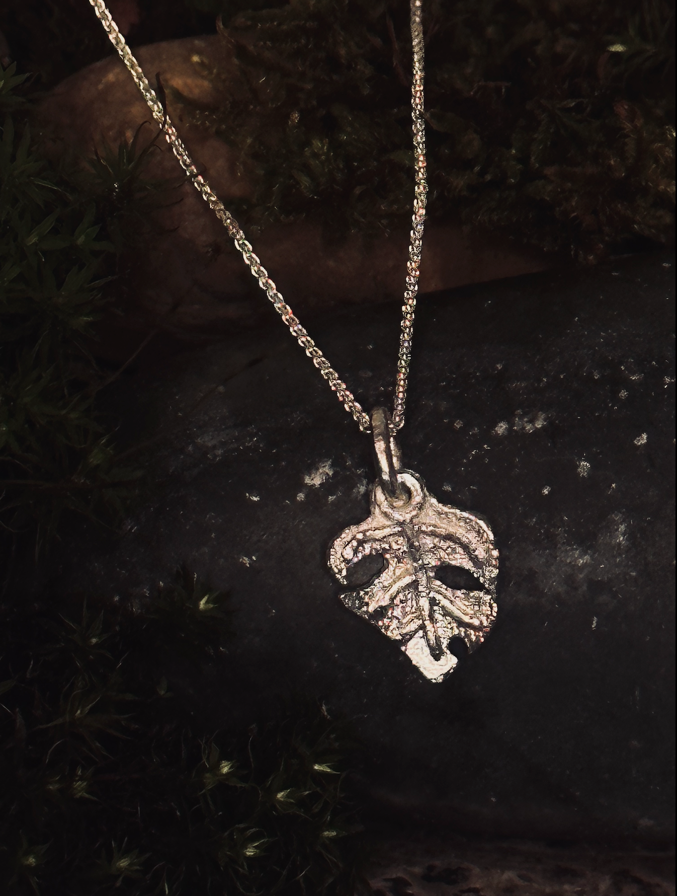 Dainty Monstera Pendant